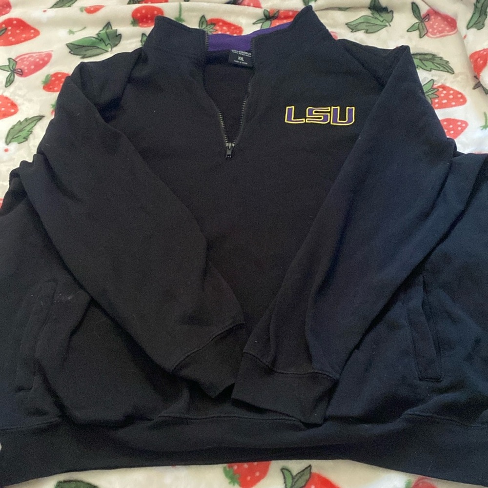 Black LSU sweatshirt